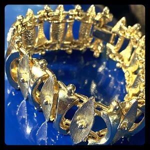 Vintage Sarah Coventry Gold Bracelet Egyptian Temptress